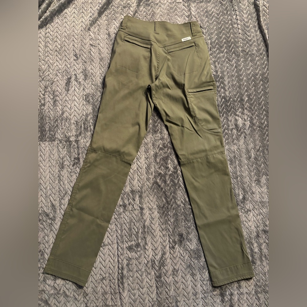 Wrangler ATG Women’s Slim Utility Pant in OLIVE .. Size 4 Tall